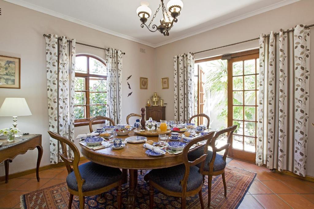 Tiana Guest House เคปทาวน์ ภายนอก รูปภาพ